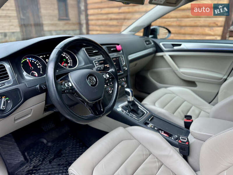 Хэтчбек Volkswagen e-Golf 2015 в Каменец-Подольском