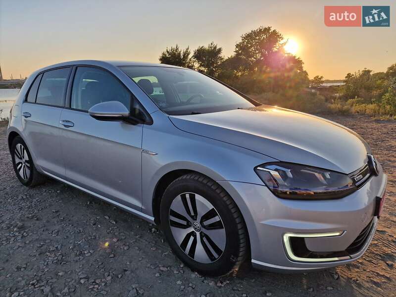 Хетчбек Volkswagen e-Golf 2015 в Дніпрі