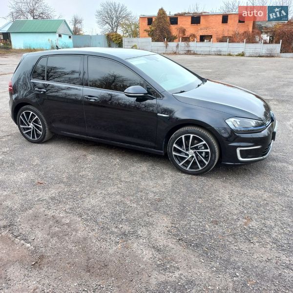 Хетчбек Volkswagen e-Golf 2016 в Козелеці