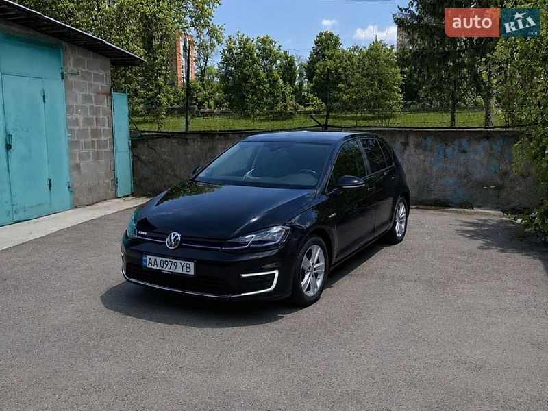 Хэтчбек Volkswagen e-Golf 2019 в Киеве
