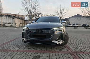 Позашляховик / Кросовер Audi e-tron S 2021 в Дніпрі