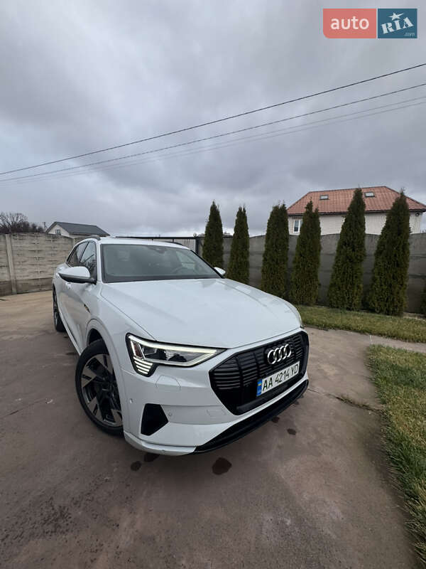 Позашляховик / Кросовер Audi e-tron 2021 в Києві