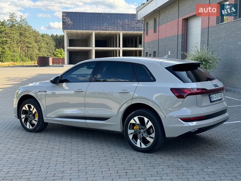 Позашляховик / Кросовер Audi e-tron 2020 в Костопілі