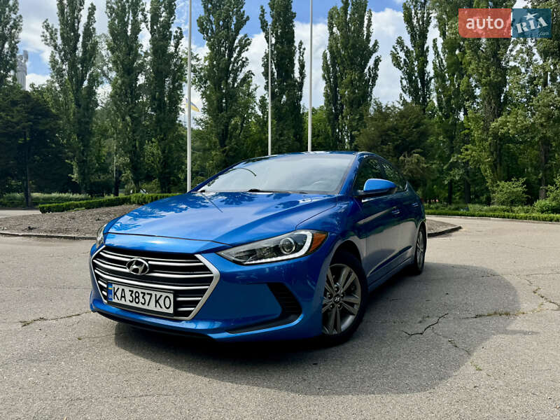 Седан Hyundai Elantra 2016 в Киеве