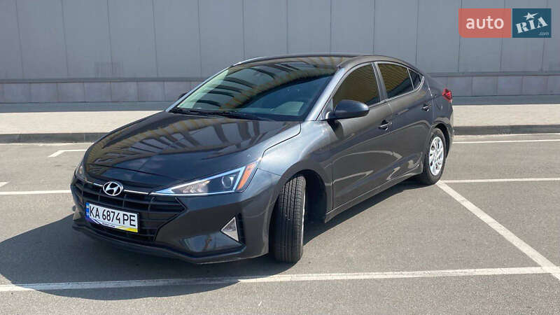 Седан Hyundai Elantra 2019 в Киеве