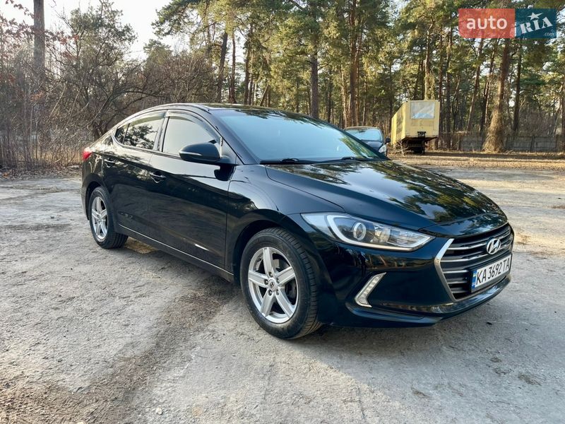 Седан Hyundai Elantra 2017 в Киеве
