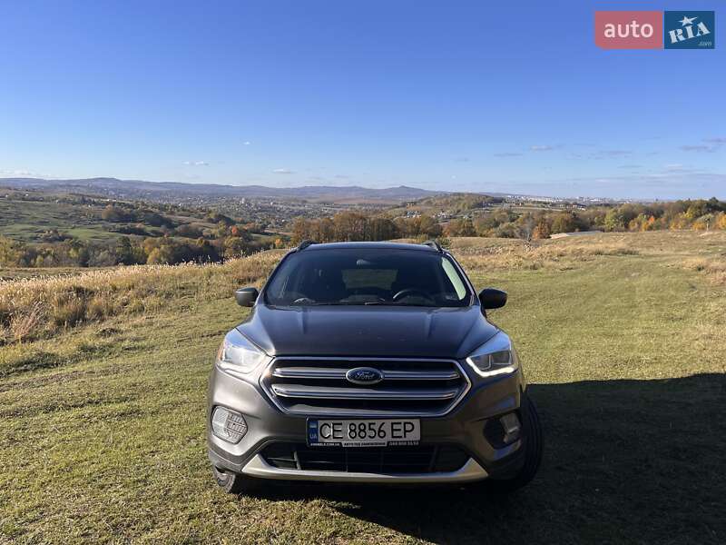 Позашляховик / Кросовер Ford Escape 2017 в Чернівцях