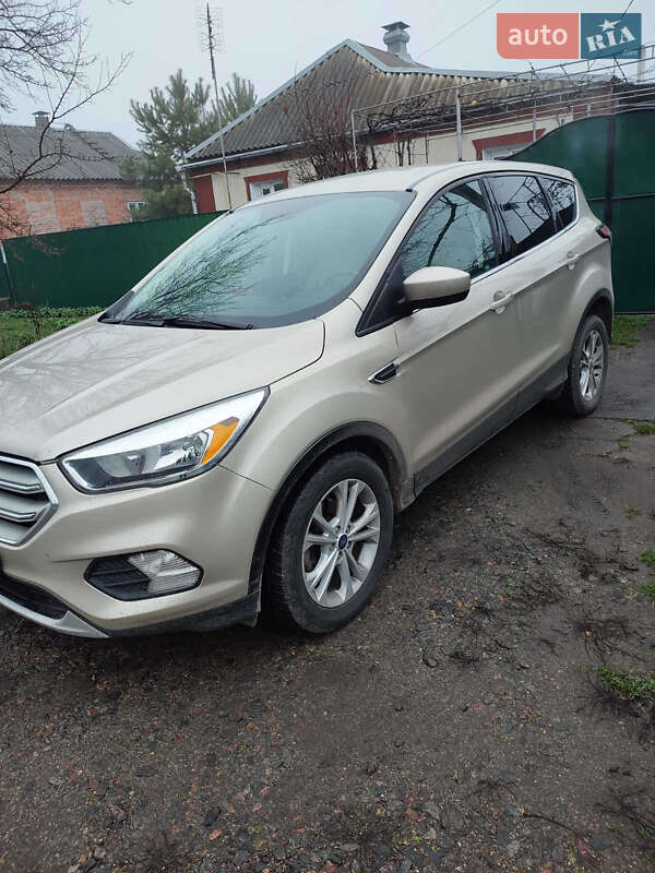 Внедорожник / Кроссовер Ford Escape 2016 в Долинской