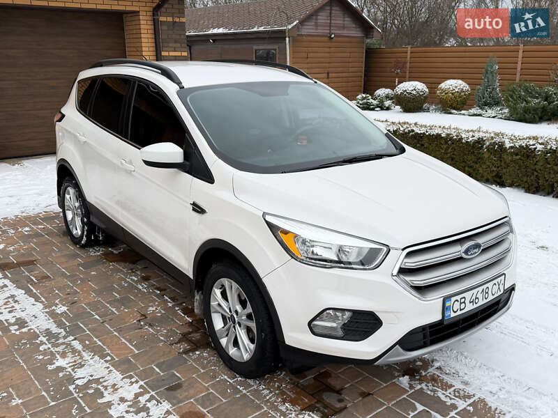 Внедорожник / Кроссовер Ford Escape 2017 в Чернигове Внедорожник / Кроссовер Ford Escape 2017 в Чернигове