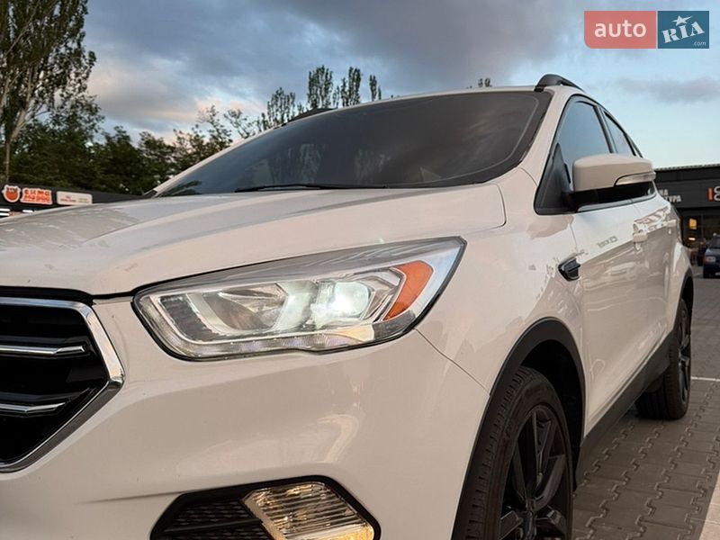 Внедорожник / Кроссовер Ford Escape 2017 в Кривом Роге