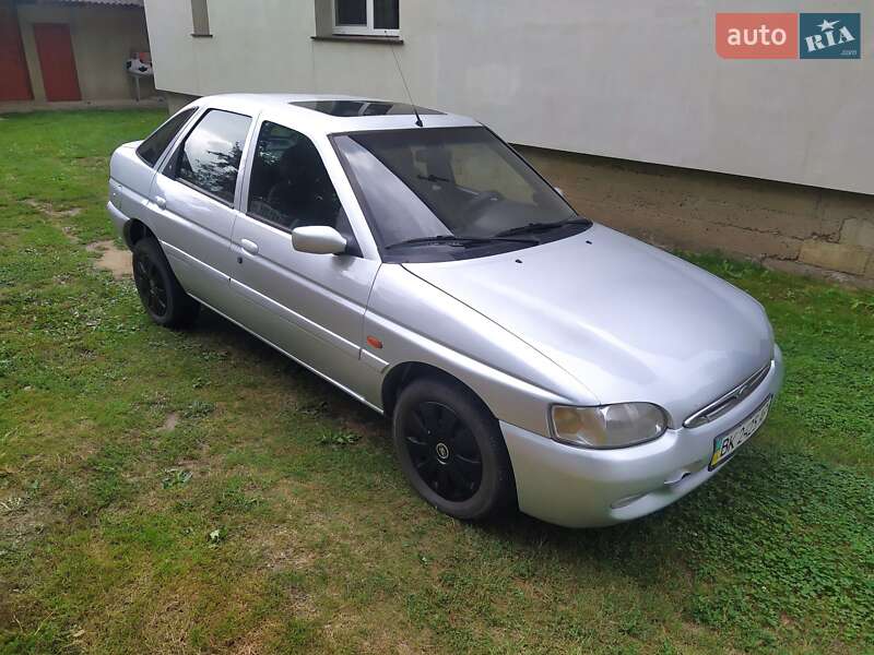 Хэтчбек Ford Escort 1995 в Ровно
