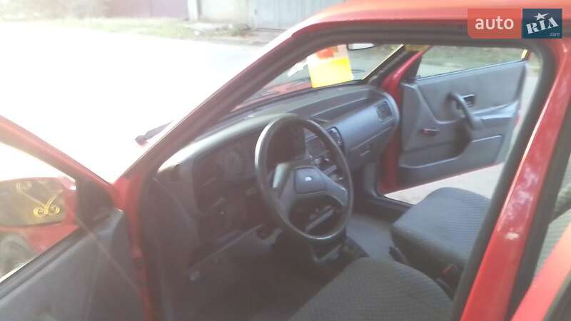 Лифтбек Ford Escort 1988 в Одессе Лифтбек Ford Escort 1988 в Одессе