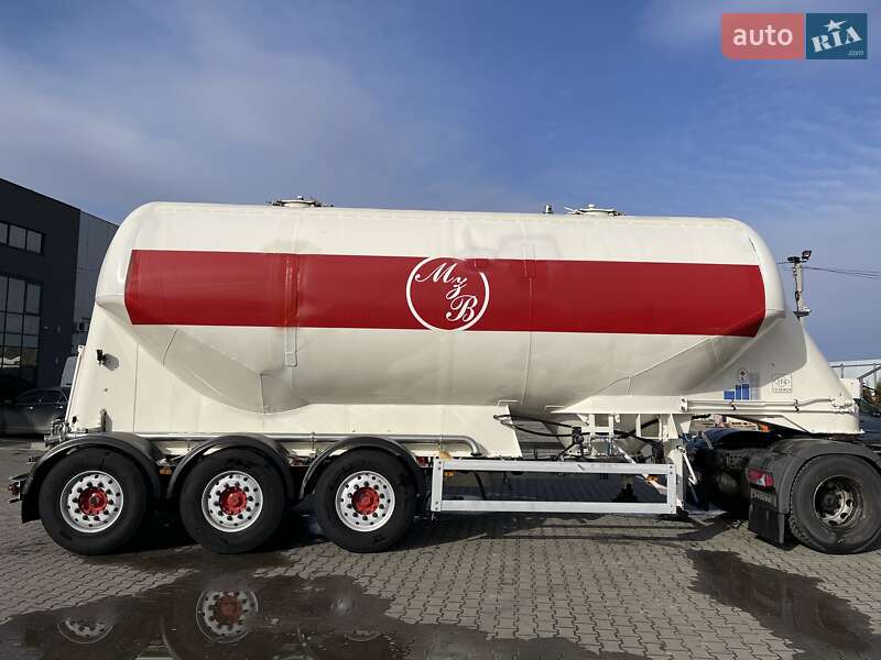 Цистерна полуприцеп Feldbinder EUT 2010 в Черновцах