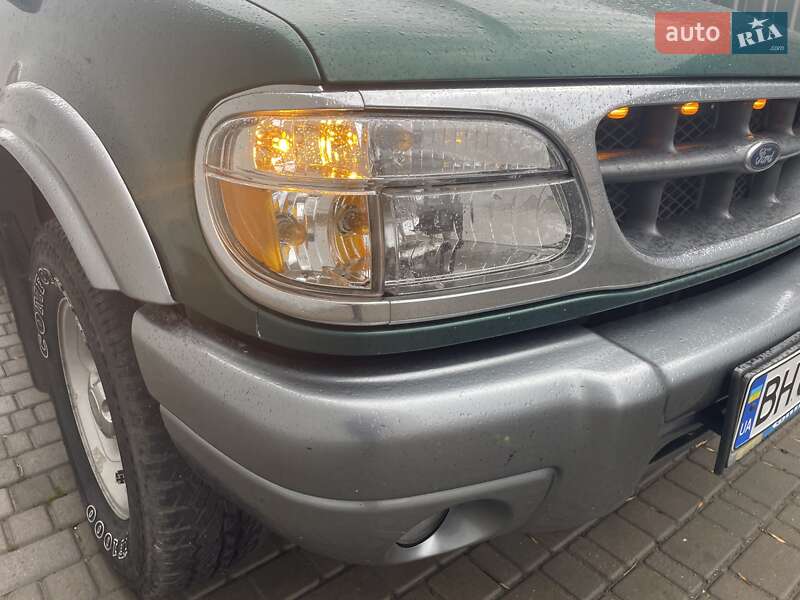 Внедорожник / Кроссовер Ford Explorer 2000 в Одессе