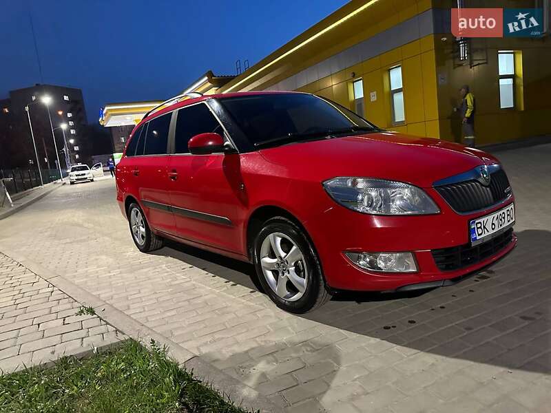 Універсал Skoda Fabia 2011 в Рівному