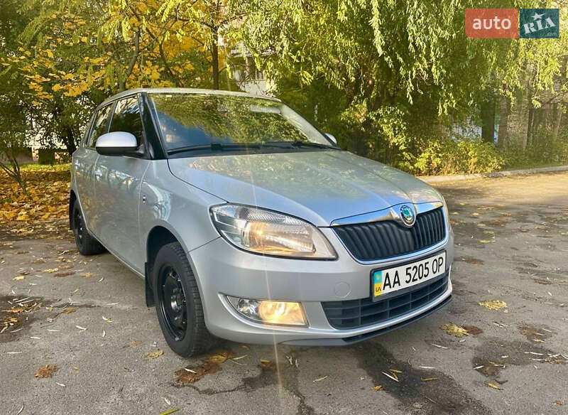 Хэтчбек Skoda Fabia 2011 в Киеве