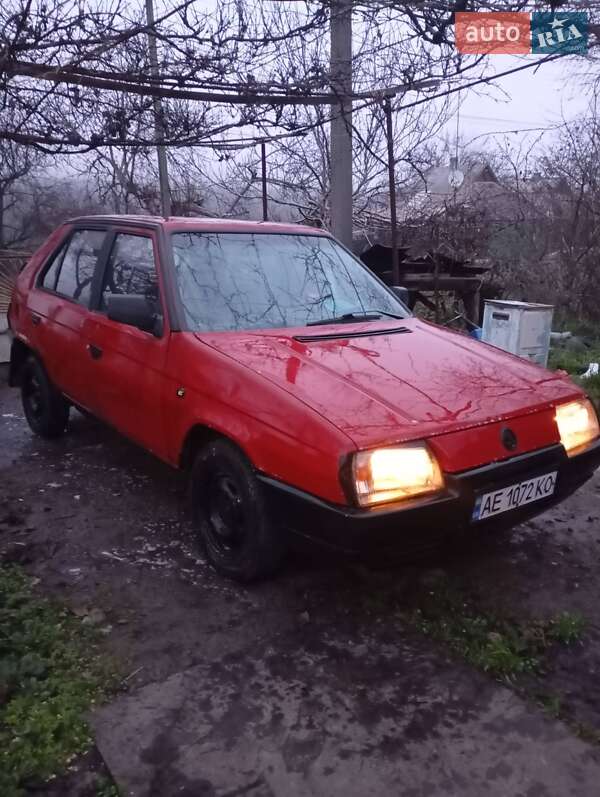 Хэтчбек Skoda Favorit 1990 в Кривом Роге