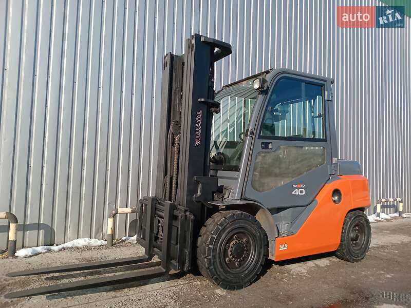 Вилочный погрузчик Toyota FD 2015 в Киеве Вилочный погрузчик Toyota FD 2015 в Киеве