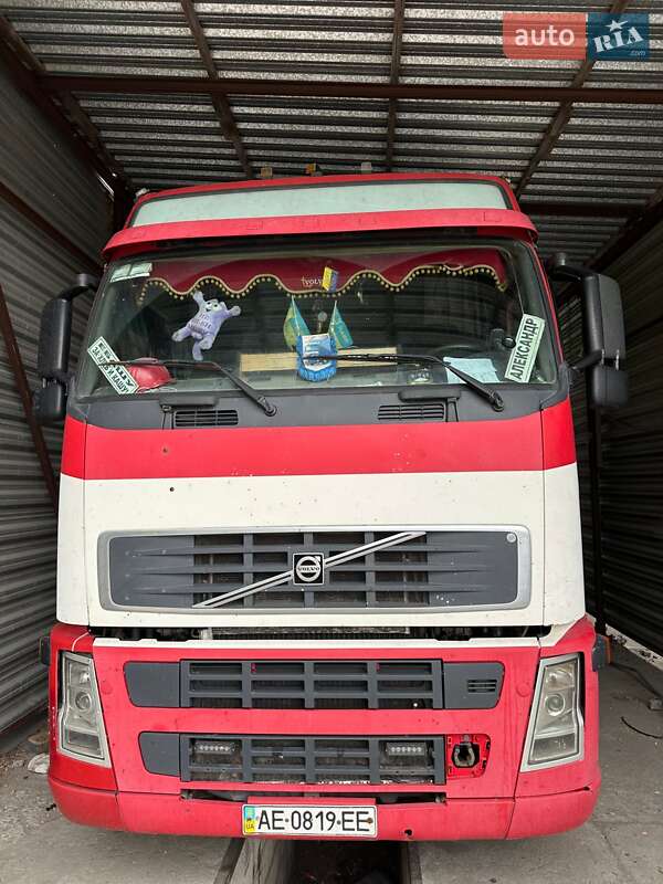 Зерновоз Volvo FH 12 2005 в Днепре Зерновоз Volvo FH 12 2005 в Днепре