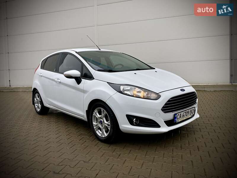 Хэтчбек Ford Fiesta 2015 в Киеве