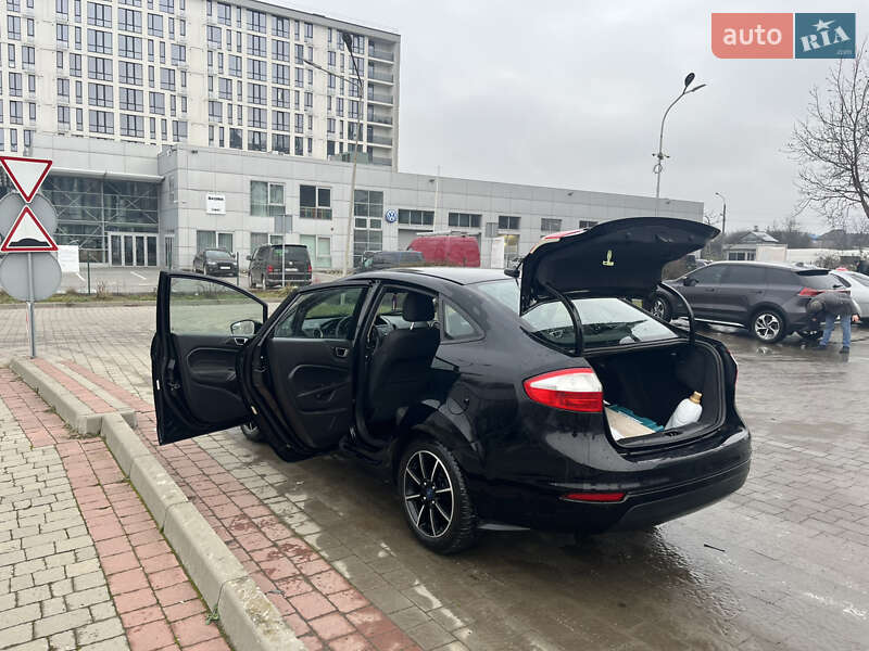 Седан Ford Fiesta 2015 в Ивано-Франковске Седан Ford Fiesta 2015 в Ивано-Франковске