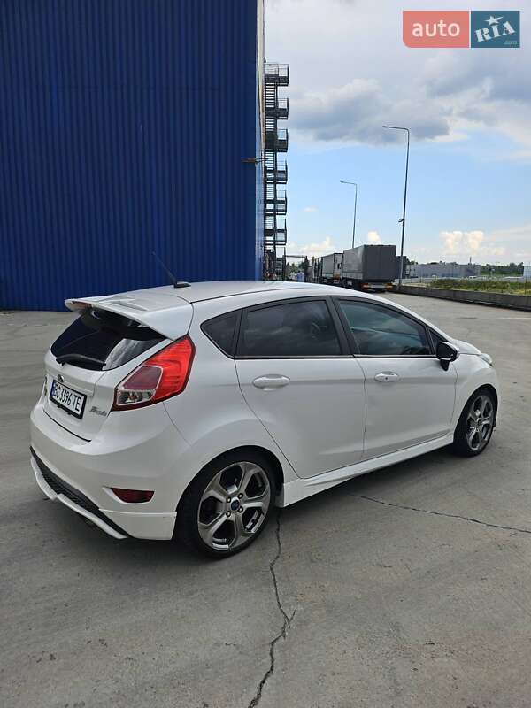 Хэтчбек Ford Fiesta 2016 в Стрые