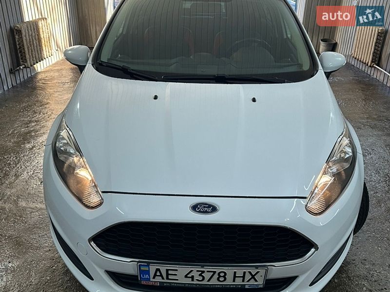 Хэтчбек Ford Fiesta 2016 в Пятихатках