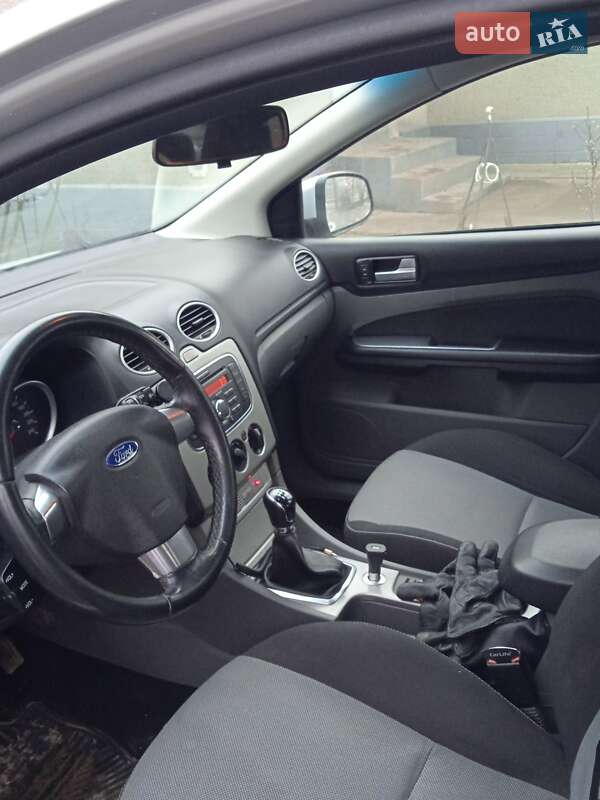 Хэтчбек Ford Focus 2010 в Хотине