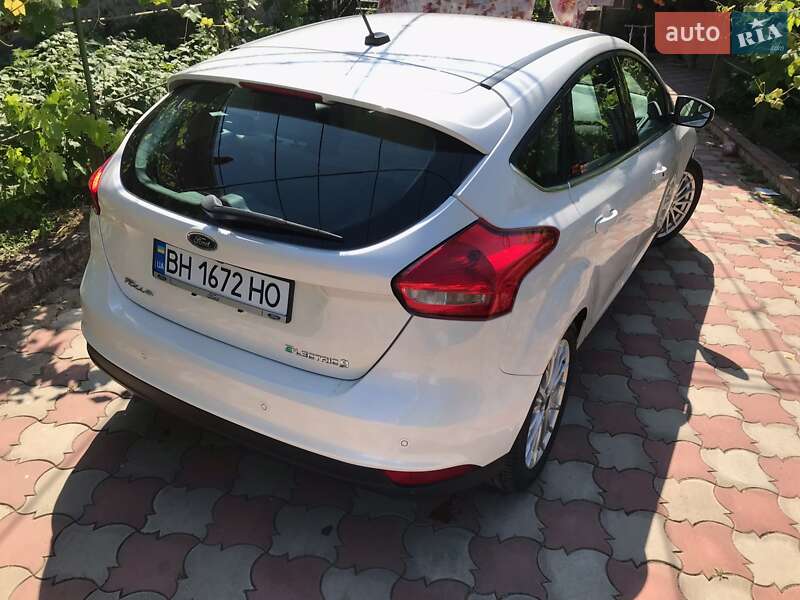 Хэтчбек Ford Focus 2015 в Одессе Хэтчбек Ford Focus 2015 в Одессе