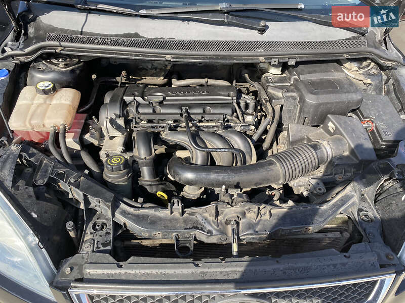 Хэтчбек Ford Focus 2006 в Тячеве