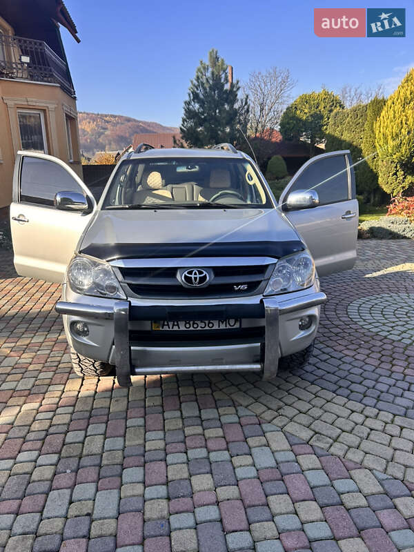 Внедорожник / Кроссовер Toyota Fortuner 2007 в Тячеве