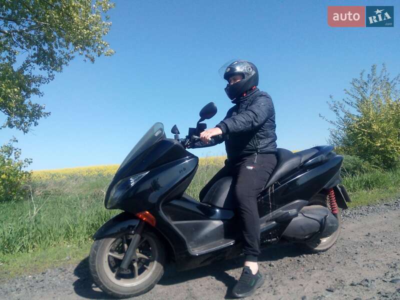 Макси-скутер Honda Forza 250 2010 в Павлограде