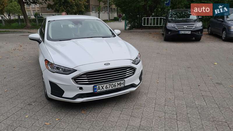 Седан Ford Fusion 2018 в Львове