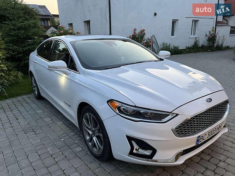 Седан Ford Fusion 2018 в Львове