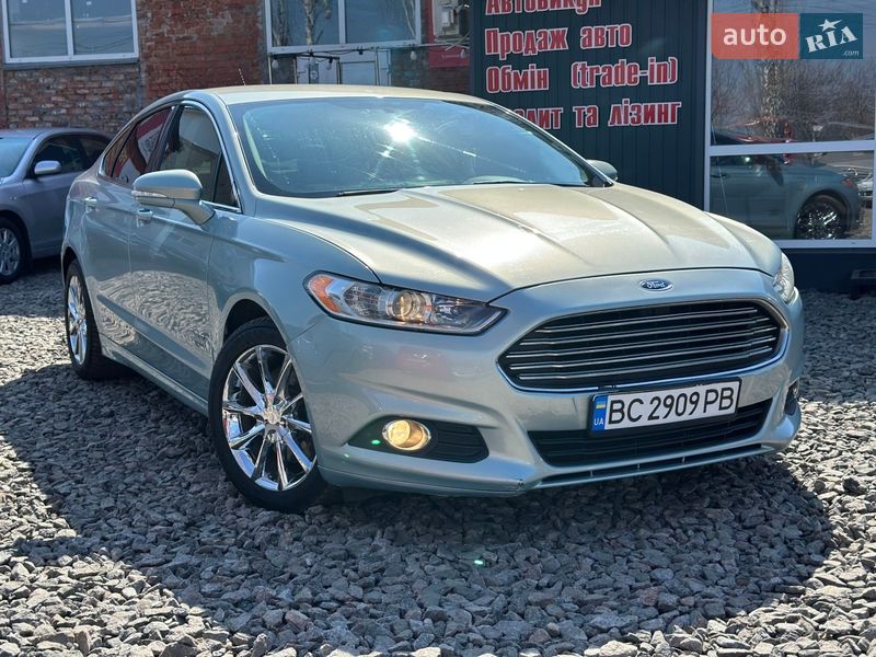 Седан Ford Fusion 2013 в Смілі