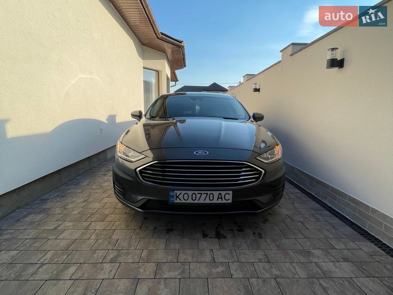 Седан Ford Fusion 2020 в Іршаві