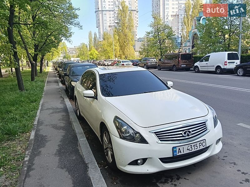 Седан Infiniti G25 2012 в Киеве