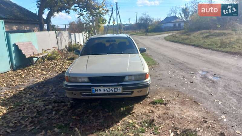 Седан Mitsubishi Galant 1990 в Знаменке