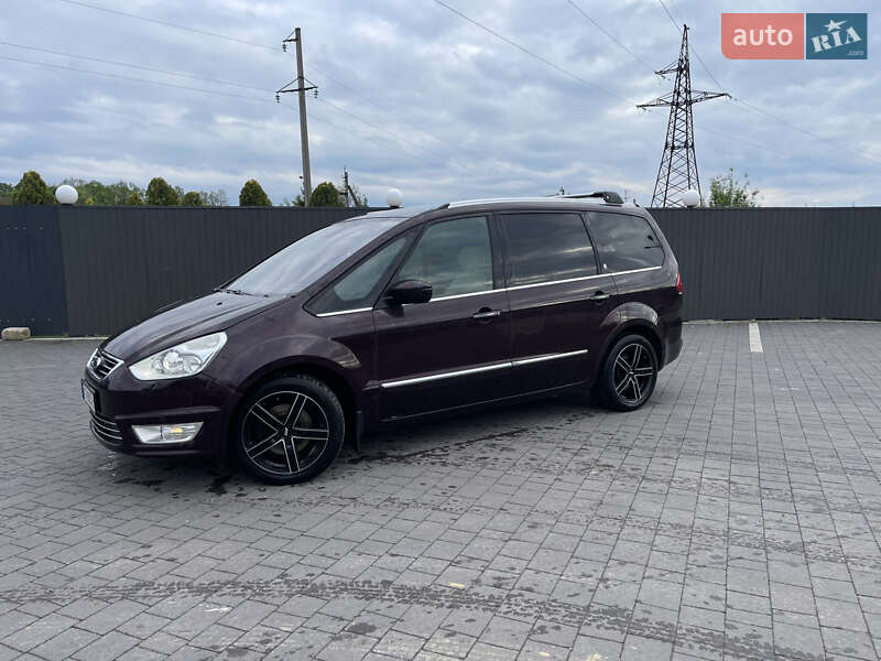 Минивэн Ford Galaxy 2010 в Долине