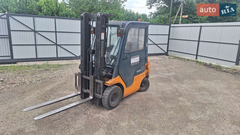 Вилочный погрузчик Toyota Geneo 2006 в Рожнове