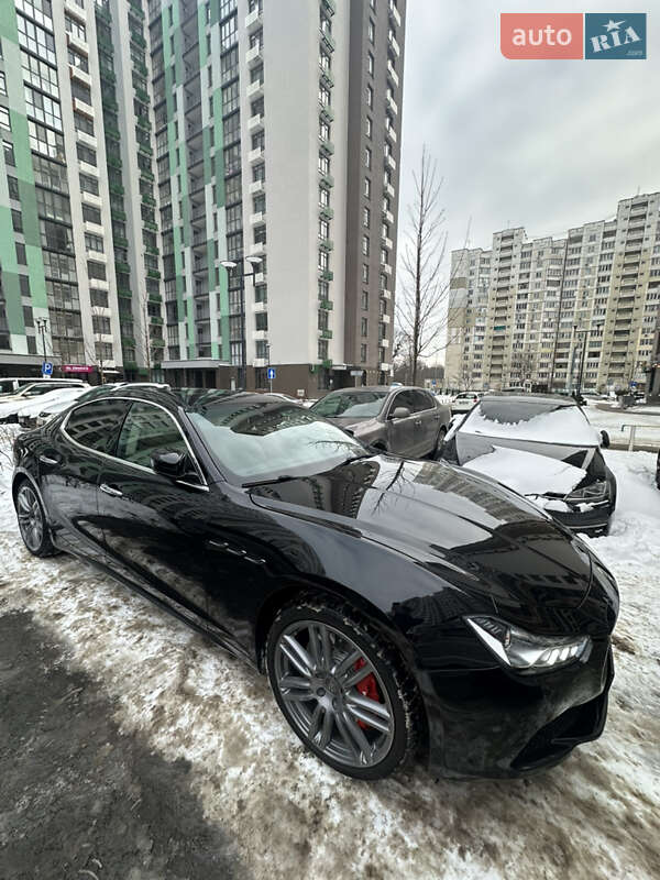 Седан Maserati Ghibli 2014 в Киеве Седан Maserati Ghibli 2014 в Киеве