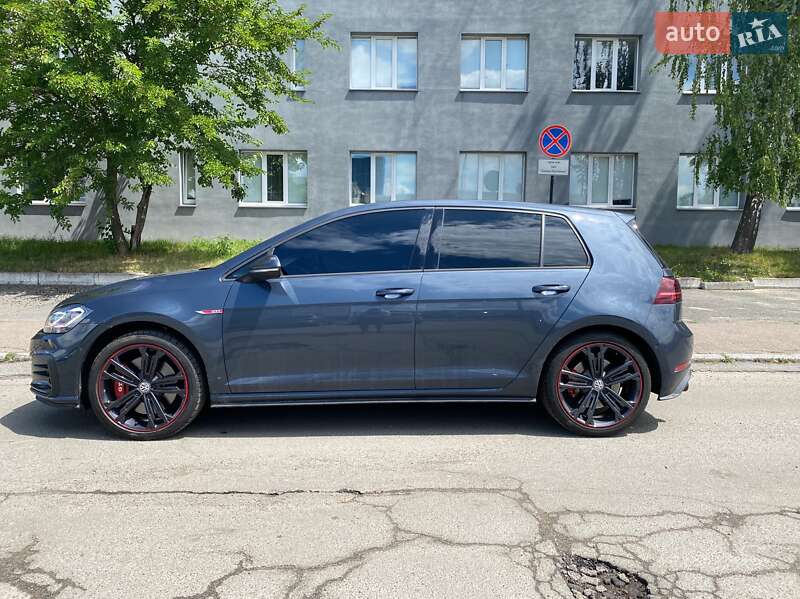 Хэтчбек Volkswagen Golf GTI 2019 в Киеве