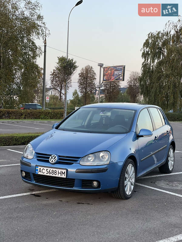 Хетчбек Volkswagen Golf 2003 в Луцьку Хетчбек Volkswagen Golf 2003 в Луцьку