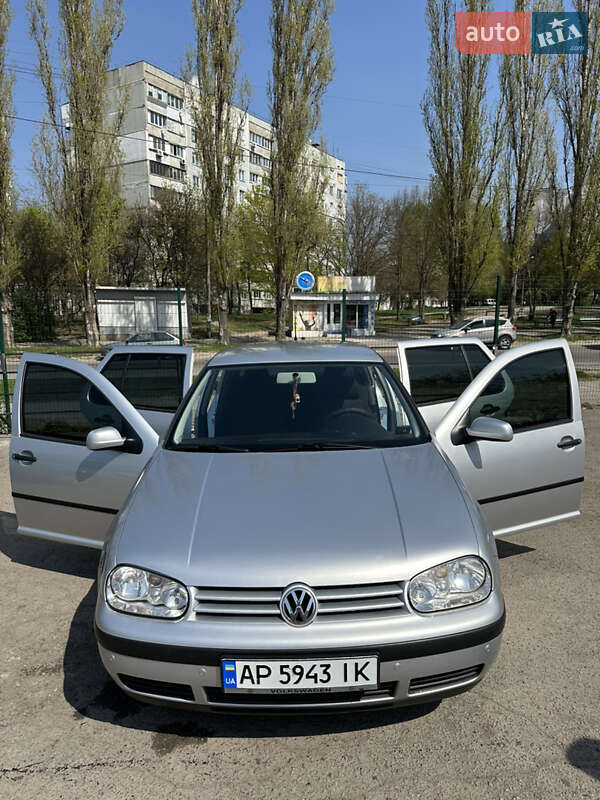 Хэтчбек Volkswagen Golf 2001 в Запорожье