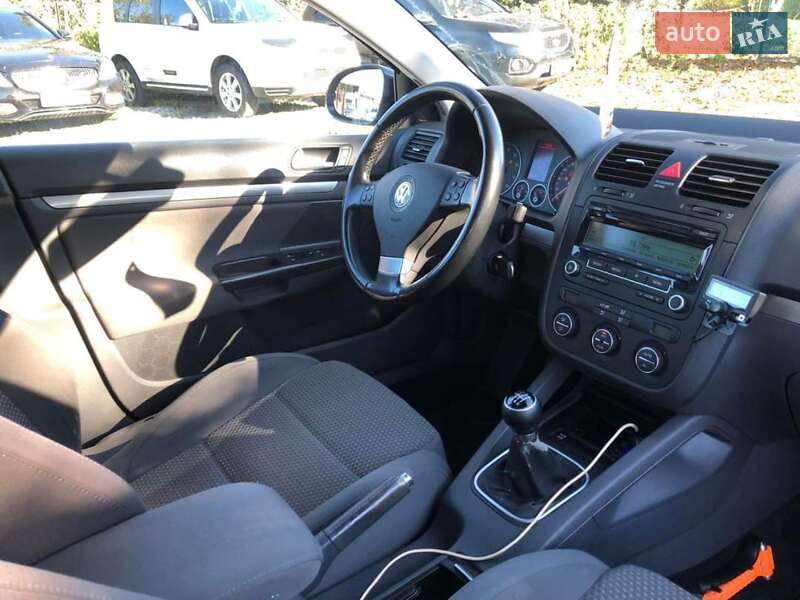 Универсал Volkswagen Golf 2009 в Шумске