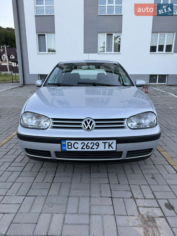 Хэтчбек Volkswagen Golf 2003 в Львове