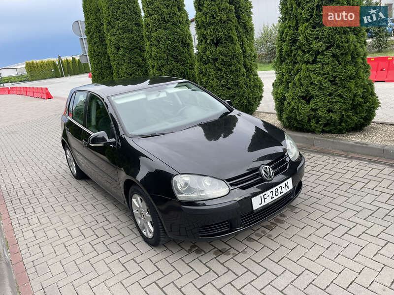 Хэтчбек Volkswagen Golf 2003 в Городке Хэтчбек Volkswagen Golf 2003 в Городке