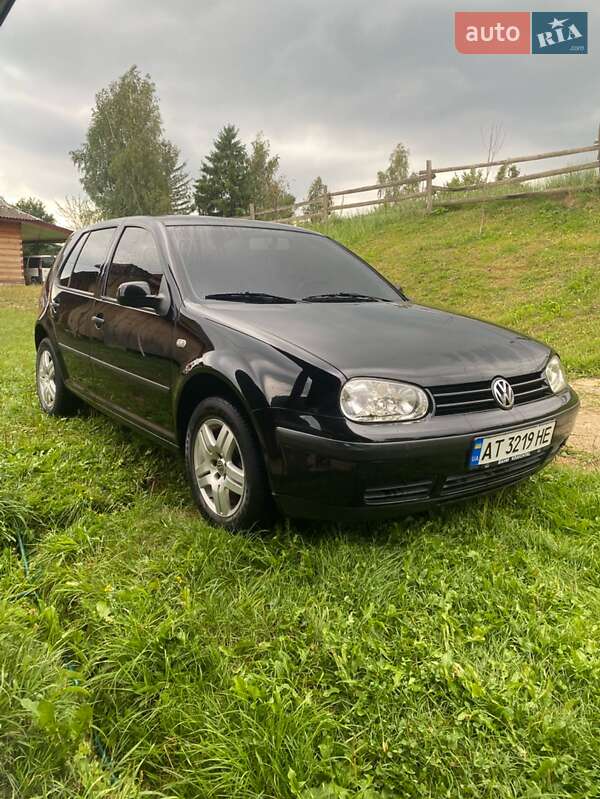 Хэтчбек Volkswagen Golf 2000 в Косове