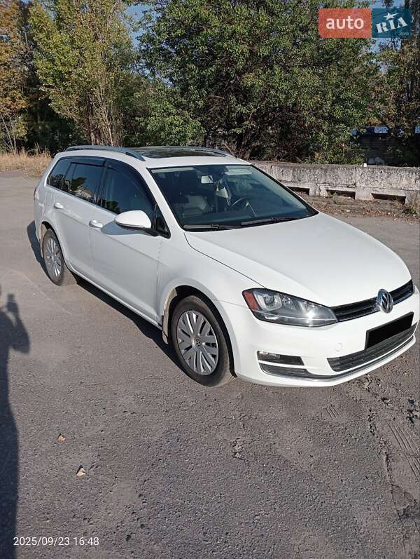 Универсал Volkswagen Golf 2015 в Днепре