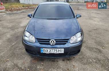 Хетчбек Volkswagen Golf 2005 в Волочиську
